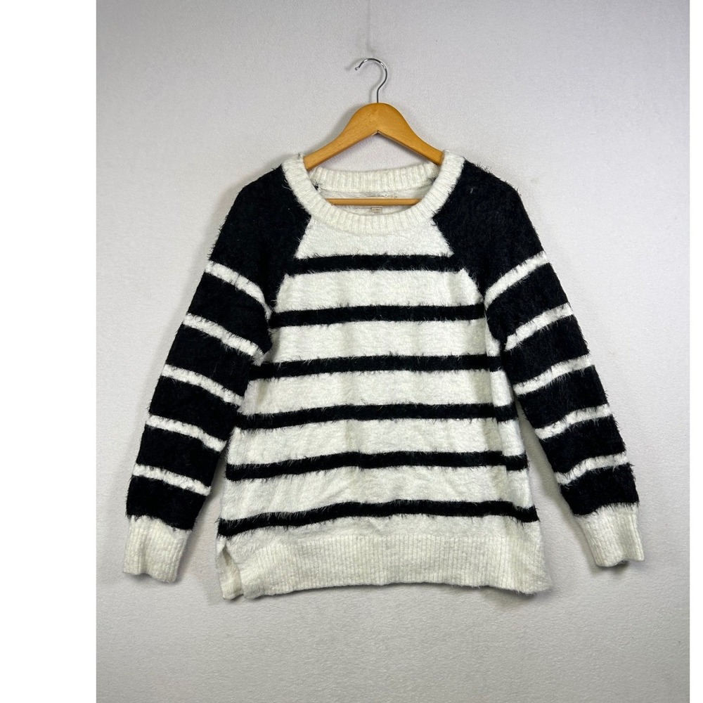 Cozy LOFT Striped Sweater Large Black White Fuzzy Eyelash Knit Raglan Pullover